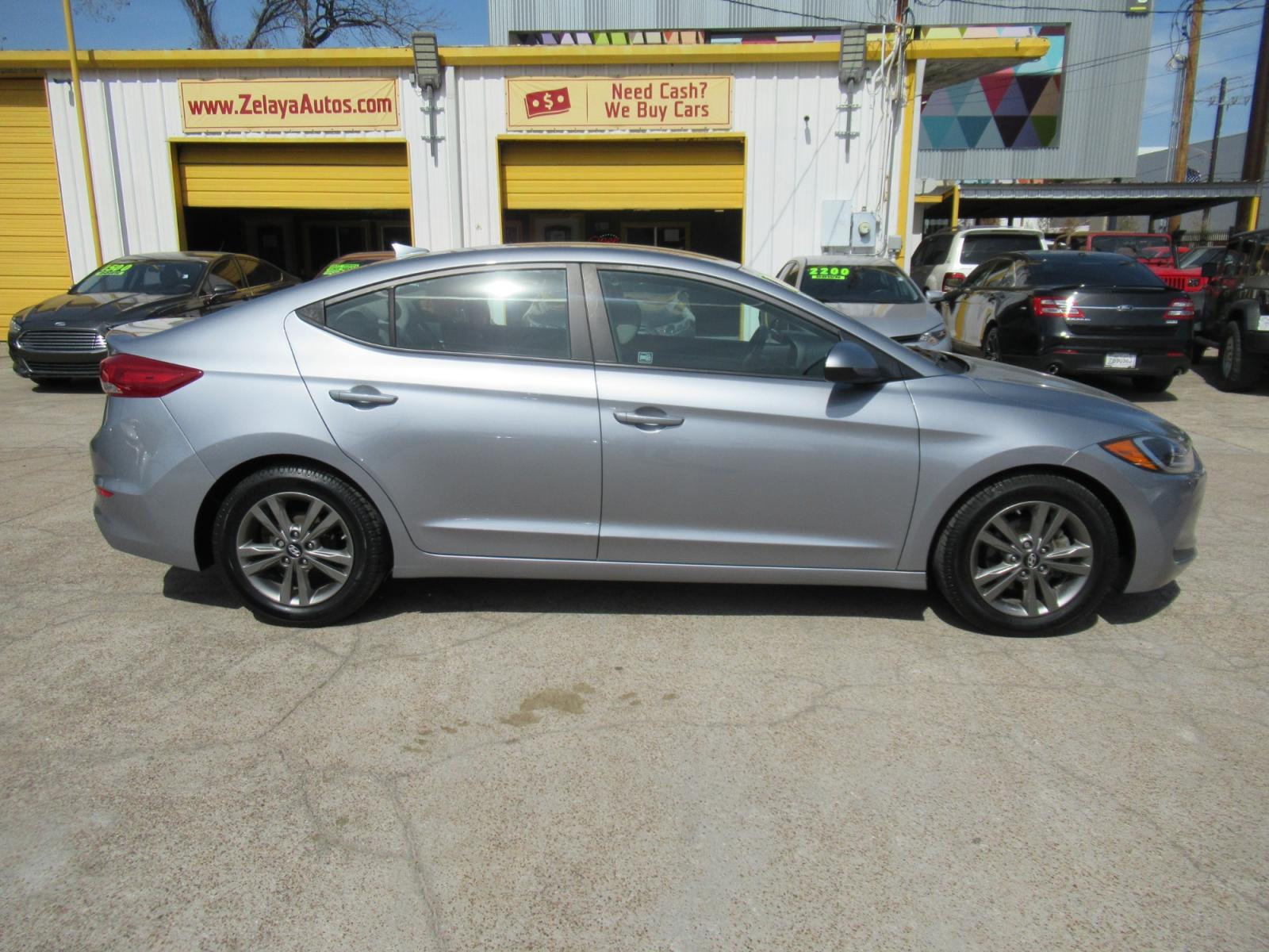 2017 Gray /Gray Hyundai Elantra Limited (5NPD84LF0HH) with an 1.8L L4 DOHC 16V engine, 6A transmission, located at 1511 North Shepherd Dr., Houston, TX, 77008, (281) 657-1221, 29.798361, -95.412560 - 2017 HYUNDAI ELANTRA SE/VALUE/LIMITED VIN: 5NPD84LF0HH003268 5 N P D 8 4 L F 0 H H 0 0 3 2 6 8 SEDAN 4 DR 2.0L I4 F DOHC 16V GASOLINE FRONT WHEEL DRIVE - Photo #10